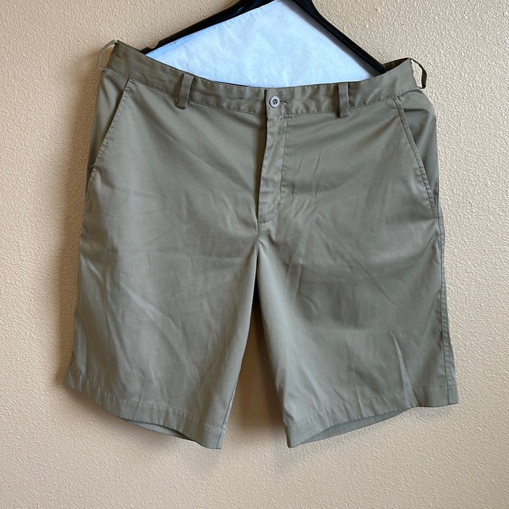 Nike Golf Dri Fit Khaki Shorts EUC